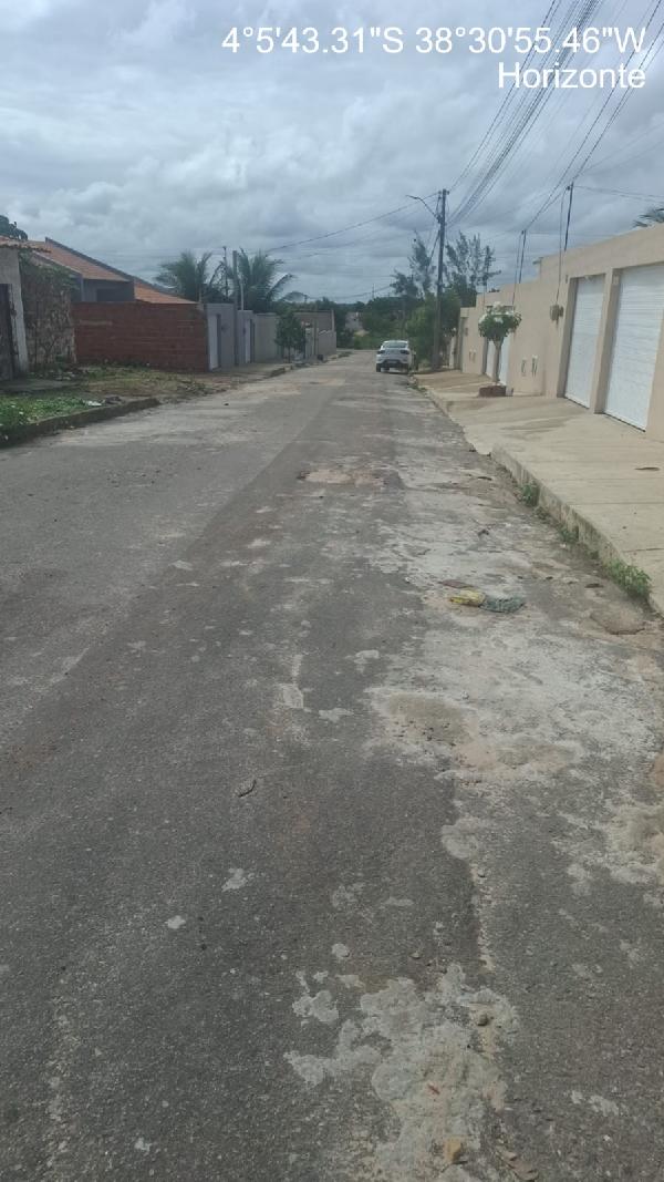 Vende-se em Horizonte-CE  Casa, 94.85 de área total, 94.20 de área privativa, 193.80 de área do terreno,  3_qto(s), a.serv, WC, 1_sala(s), cozinha.