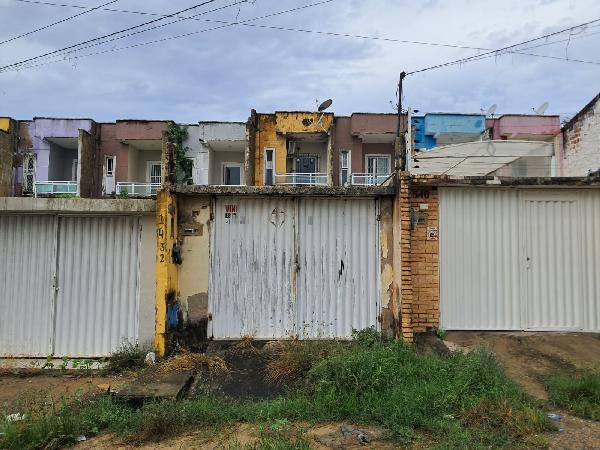 Vende-se em Fortaleza-CE  Casa, 77.05 de área total, 77.05 de área privativa, 435.60 de área do terreno,  2_qto(s), a.serv, WC, 1_sala(s), cozinha.