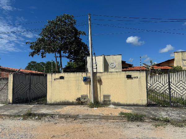 Vende-se em Horizonte-CE  Casa, 63.53 de área total, 63.53 de área privativa, 198.00 de área do terreno,  2_qto(s), a.serv, WC, 1_sala(s), cozinha.