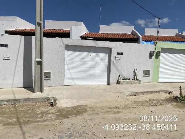 Vende-se em Horizonte-CE  Casa, 66.15 de área total, 66.15 de área privativa, 125.66 de área do terreno,  2_qto(s), a.serv, WC, 1_sala(s), cozinha, 1_vaga(s) de garagem.