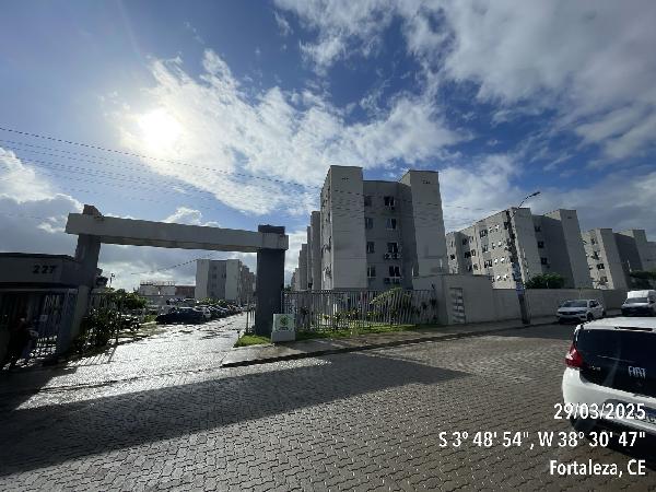Vende-se em Fortaleza-CE  apto, 77.25 de área total, 41.55 de área privativa,  2_qto(s), a.serv, WC, 1_sala(s), cozinha, 1_vaga(s) de garagem.