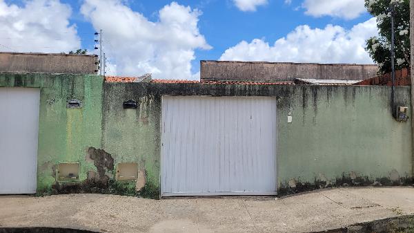 Vende-se em Horizonte-CE  Casa, 70.69 de área privativa, 163.98 de área do terreno,  2_qto(s), a.serv, WC, 1_sala(s), cozinha, 1_vaga(s) de garagem.