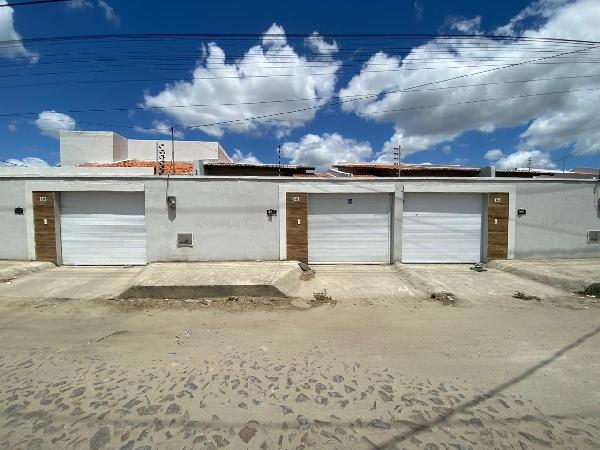 Vende-se em Horizonte-CE  Casa, 76.17 de área total, 76.17 de área privativa, 166.68 de área do terreno,  2_qto(s), a.serv, WC, 1_sala(s), cozinha, Terraco, 1_vaga(s) de garagem.
