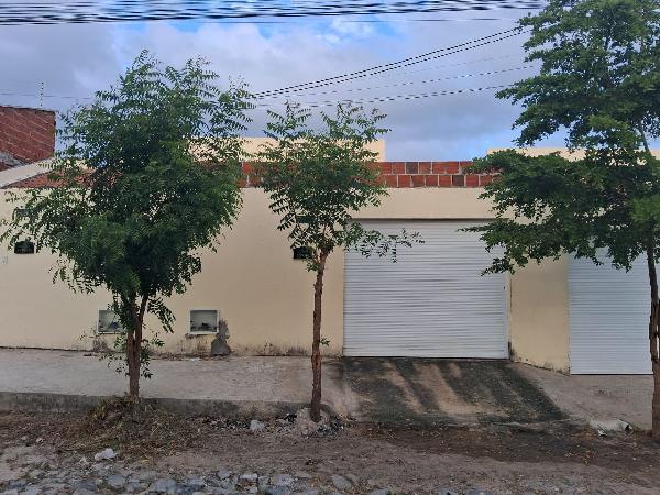 Vende-se em Horizonte-CE  Casa, 60.70 de área total, 60.70 de área privativa, 115.50 de área do terreno,  2_qto(s), varanda, a.serv, WC, 1_sala(s), cozinha, 1_vaga(s) de garagem.
