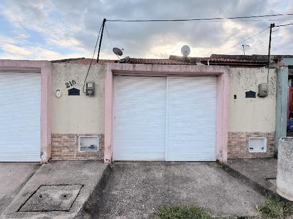 Vende-se em Itaitinga-CE  Casa, 70.00 de área total, 70.00 de área privativa, 100.00 de área do terreno,  2_qto(s), a.serv, WC, 1_sala(s), cozinha.