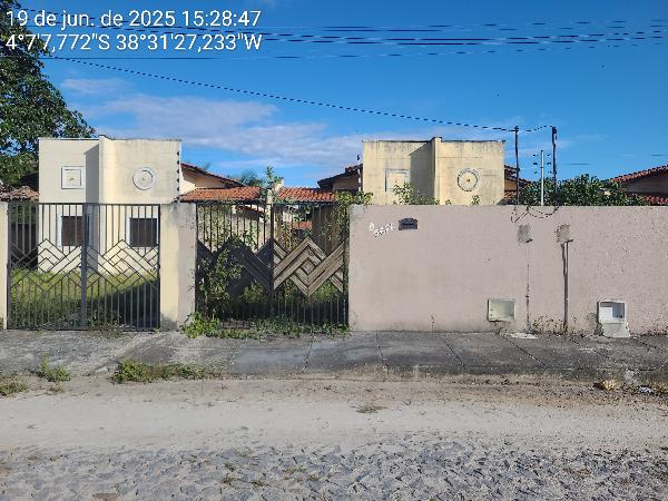 Vende-se em Horizonte-CE  Casa, 63.53 de área total, 63.53 de área privativa, 396.00 de área do terreno,  2_qto(s), a.serv, WC, 1_sala(s), cozinha, Terraco, 1_vaga(s) de garagem.
