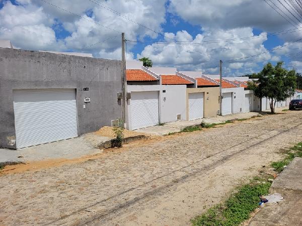 Vende-se em Horizonte-CE  Casa, 468.99 de área total, 66.15 de área privativa, 125.55 de área do terreno,  2_qto(s), a.serv, WC, 1_sala(s), cozinha, 1_vaga(s) de garagem.