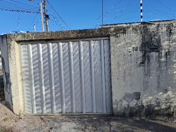 Vende-se em Horizonte-CE  Casa, 163.50 de área total, 74.33 de área privativa, 351.00 de área do terreno, 1_vaga(s) de garagem.