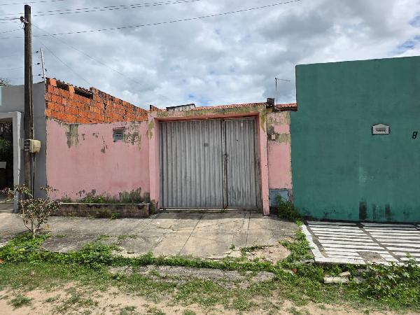 Vende-se em Itaitinga-CE  Casa, 61.00 de área total, 61.00 de área privativa, 150.00 de área do terreno,  2_qto(s), a.serv, WC, 1_sala(s), cozinha.