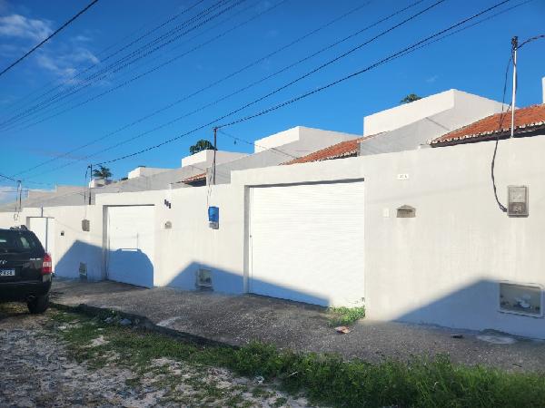 Vende-se em Horizonte-CE  Casa, 468.99 de área total, 66.15 de área privativa, 66.15 de área do terreno,  2_qto(s), varanda, a.serv, WC, 1_sala(s), cozinha, 1_vaga(s) de garagem.