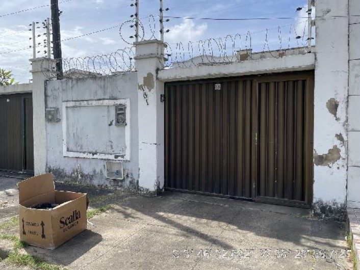 Vende-se em Fortaleza-CE  Casa, 98.18 de área privativa, 216.00 de área do terreno,  3_qto(s), a.serv, WC, 1_sala(s), cozinha, Terraco, 2_vaga(s) de garagem.
