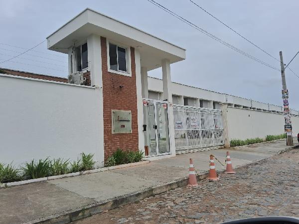 Vende-se em Fortaleza-CE  Casa, 61.60 de área total, 53.66 de área privativa, 0.00 de área do terreno.