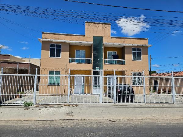 Vende-se em Horizonte-CE  apto, 51.95 de área privativa,  2_qto(s), a.serv, WC, 1_sala(s), cozinha, 1_vaga(s) de garagem.
