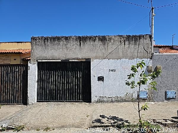 Vende-se em Horizonte-CE  Casa, 53.14 de área privativa, 132.00 de área do terreno,  2_qto(s), WC, 1_sala(s), cozinha, 1_vaga(s) de garagem.