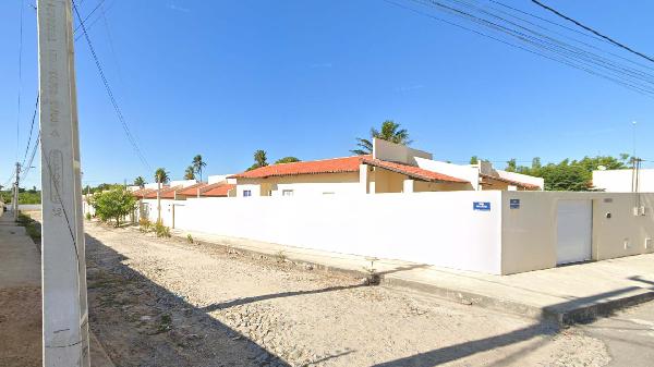 Vende-se em Horizonte-CE  Casa, 60.70 de área privativa, 115.50 de área do terreno,  2_qto(s), a.serv, WC, 1_sala(s), sacada, cozinha, 1_vaga(s) de garagem.