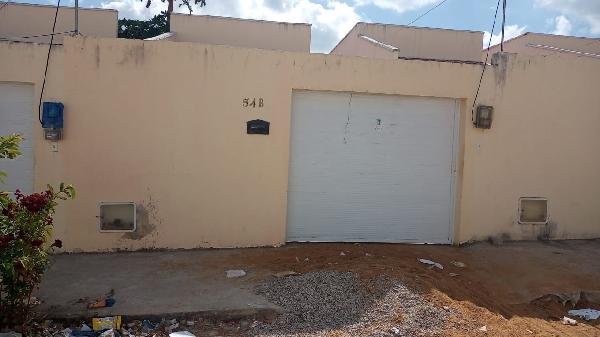 Vende-se em Horizonte-CE  Casa, 60.70 de área privativa, 231.00 de área do terreno,  2_qto(s), WC, 1_sala(s), cozinha, 2_vaga(s) de garagem.