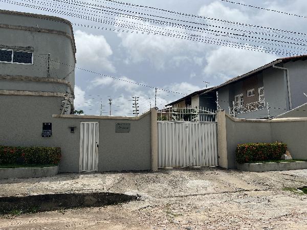 Vende-se em Fortaleza-CE  Casa, 328.46 de área total, 199.39 de área privativa, 368.52 de área do terreno.