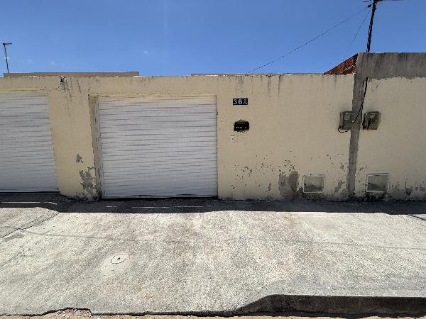 Vende-se em Horizonte-CE  Casa, 388.58 de área total, 60.70 de área privativa,  2_qto(s), varanda, a.serv, WC, 1_sala(s), cozinha, 1_vaga(s) de garagem.