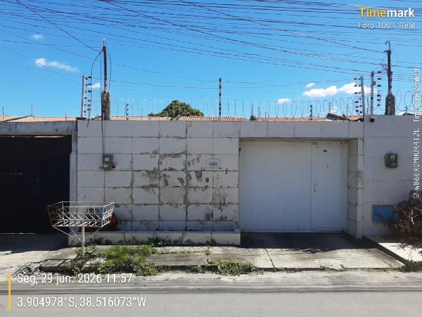 Vende-se em Itaitinga-CE  Casa, 79.64 de área total, 79.64 de área privativa, 198.00 de área do terreno.