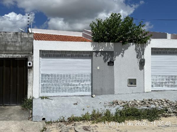 Vende-se em Horizonte-CE  Casa, 83.42 de área total, 83.42 de área privativa, 144.48 de área do terreno,  2_qto(s), varanda, a.serv, WC, 1_sala(s), cozinha, 1_vaga(s) de garagem.