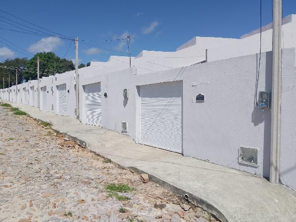 Vende-se em Horizonte-CE  Casa, 66.15 de área privativa, 116.51 de área do terreno,  2_qto(s), a.serv, WC, 1_sala(s), cozinha, 1_vaga(s) de garagem.