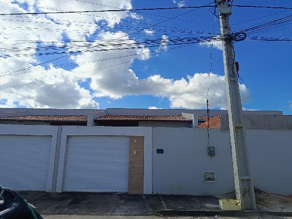 Vende-se em Horizonte-CE  Casa, 77.84 de área total, 77.84 de área privativa, 132.57 de área do terreno,  2_qto(s), varanda, a.serv, WC, 1_sala(s), cozinha, 1_vaga(s) de garagem.