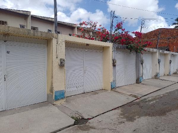 Vende-se em Fortaleza-CE  Casa, 85.94 de área total, 85.94 de área privativa, 217.14 de área do terreno,  3_qto(s), a.serv, WC, 1_sala(s), cozinha, 2_vaga(s) de garagem.
