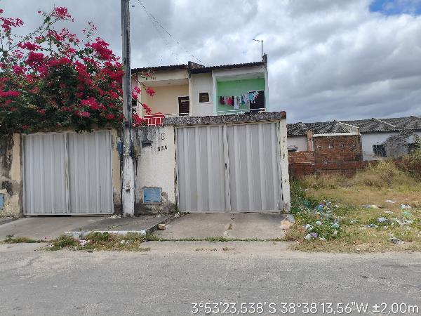 Vende-se em Maracanau-CE  Casa, 74.01 de área total, 74.01 de área privativa, 88.00 de área do terreno,  1_qto(s), WC, 1_sala(s), cozinha, 1_vaga(s) de garagem.