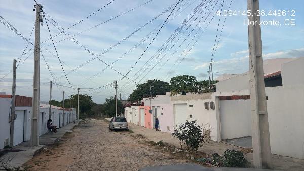 Vende-se em Horizonte-CE  Casa, 66.15 de área total, 66.15 de área privativa, 402.84 de área do terreno,  2_qto(s), varanda, a.serv, WC, 1_sala(s), cozinha, 1_vaga(s) de garagem.