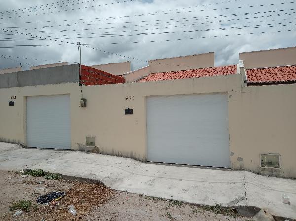 Vende-se em Horizonte-CE  Casa, 182.10 de área total, 60.70 de área privativa, 230.01 de área do terreno,  2_qto(s), WC, 1_sala(s), cozinha, 1_vaga(s) de garagem.