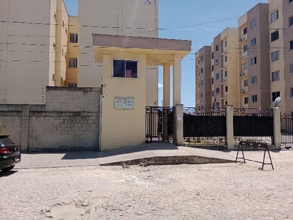Vende-se em Fortaleza-CE  apto, 66.86 de área total, 44.83 de área privativa,  2_qto(s), WC, 1_sala(s), cozinha, 1_vaga(s) de garagem.