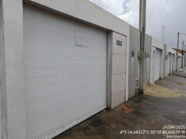 Vende-se em Horizonte-CE  Casa, 77.52 de área total, 77.52 de área privativa, 77.52 de área do terreno,  2_qto(s), a.serv, WC, 1_sala(s), cozinha, 1_vaga(s) de garagem.