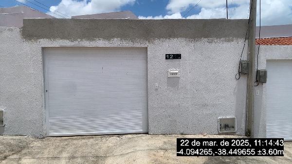 Vende-se em Horizonte-CE  Casa, 468.99 de área total, 66.15 de área privativa, 402.84 de área do terreno,  2_qto(s), varanda, a.serv, WC, 1_sala(s), cozinha, 1_vaga(s) de garagem.