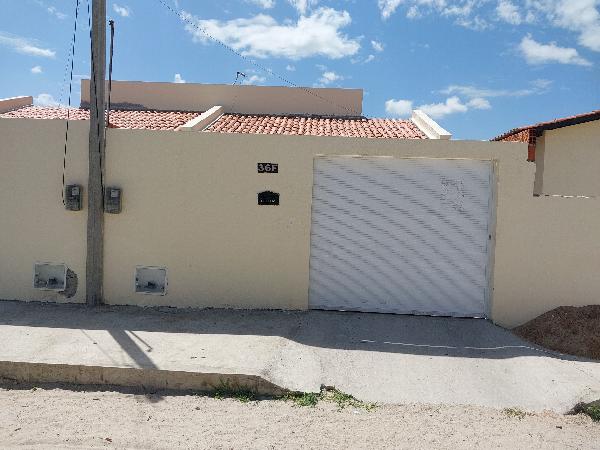 Vende-se em Horizonte-CE  Casa, 60.70 de área privativa, 327.88 de área do terreno,  2_qto(s), a.serv, WC, 1_sala(s), sacada, cozinha, 1_vaga(s) de garagem.