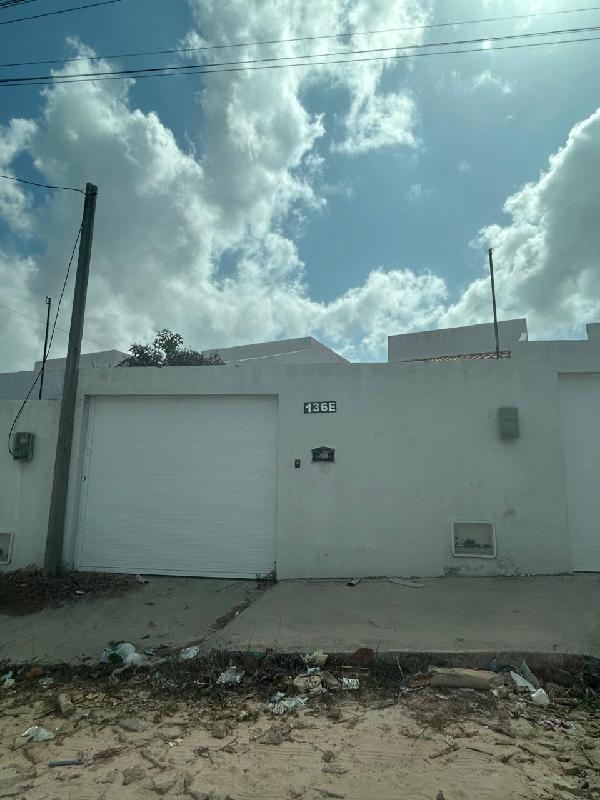 Vende-se em Horizonte-CE  Casa, 66.15 de área total, 66.15 de área privativa, 116.50 de área do terreno,  2_qto(s), a.serv, WC, 1_sala(s), cozinha, 1_vaga(s) de garagem.