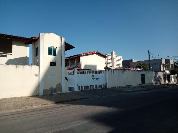 Vende-se em Fortaleza-CE  Casa, 76.23 de área total, 71.84 de área privativa, 76.23 de área do terreno,  3_qto(s), a.serv, WC, 1_sala(s), cozinha, 2_vaga(s) de garagem.