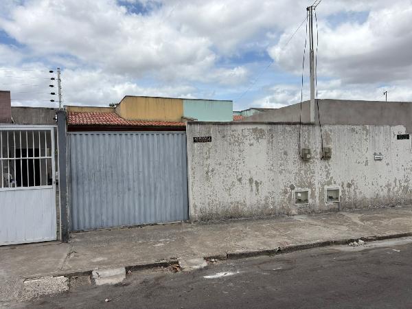 Vende-se em Horizonte-CE  Casa, 82.10 de área total, 82.10 de área privativa, 162.00 de área do terreno,  2_qto(s), a.serv, WC, 1_sala(s), cozinha, 2_vaga(s) de garagem.
