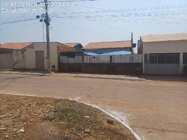 Vende-se em Cocalzinho De Goias-GO  Casa, 51.12 de área total, 51.12 de área privativa, 180.00 de área do terreno,  2_qto(s), WC, 1_sala(s), cozinha.