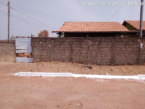 Vende-se em Cocalzinho De Goias-GO  Casa, 47.50 de área total, 47.50 de área privativa, 244.55 de área do terreno,  2_qto(s), WC, 1_sala(s), cozinha.