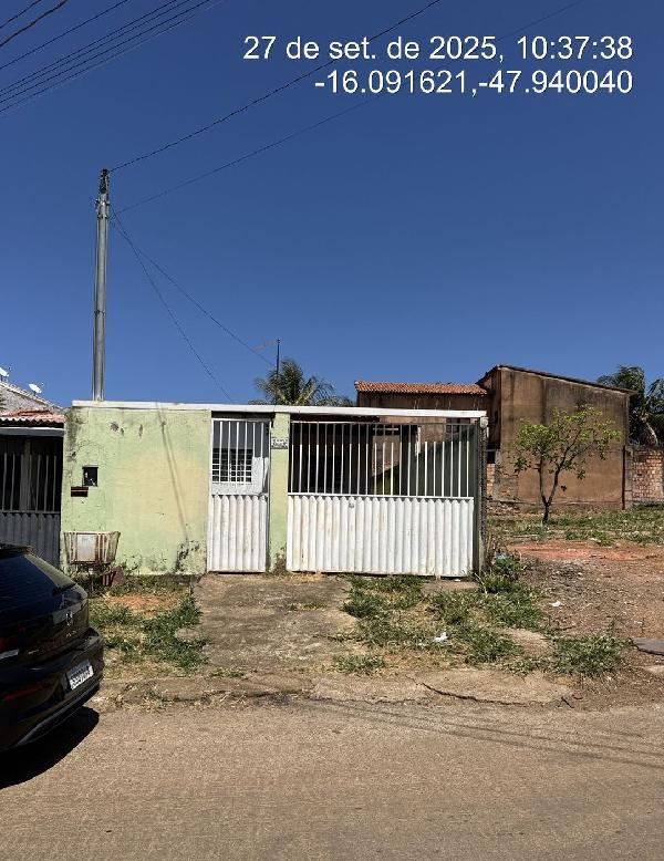 Vende-se em Cidade Ocidental-GO  Casa, 69.40 de área total, 69.40 de área privativa, 180.00 de área do terreno,  2_qto(s), a.serv, WC, 1_sala(s), cozinha, 1_vaga(s) de garagem.