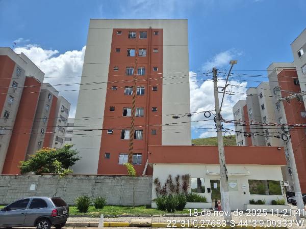 Vende-se em Volta Redonda-RJ  apto, 41.85 de área total, 41.85 de área privativa,  2_qto(s), a.serv, WC, 1_sala(s), cozinha, 1_vaga(s) de garagem.