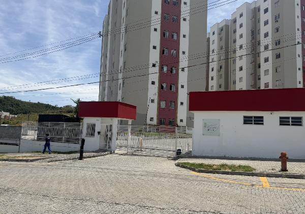 Vende-se em Volta Redonda-RJ  apto, 55.41 de área total, 40.70 de área privativa,  2_qto(s), a.serv, WC, 1_sala(s), cozinha, 1_vaga(s) de garagem.