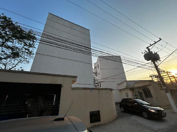 Vende-se em Volta Redonda-RJ  apto, 53.56 de área total, 53.56 de área privativa,  2_qto(s), a.serv, WC, cozinha, 1_vaga(s) de garagem.