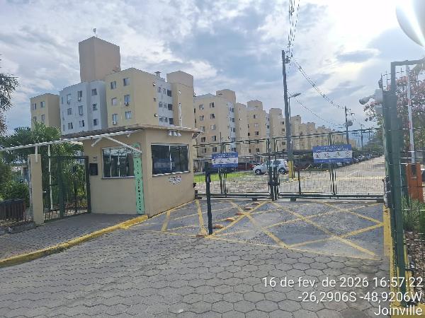 Vende-se em Joinville-SC  apto, 61.65 de área total, 50.75 de área privativa,  2_qto(s), WC, 1_sala(s), cozinha, 1_vaga(s) de garagem.