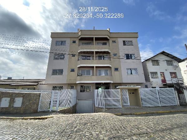 Vende-se em Lages-SC  apto, 178.67 de área total, 125.03 de área privativa,  3_qto(s), a.serv, WC, 1_sala(s), cozinha, 1_vaga(s) de garagem.