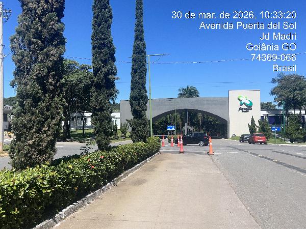 Vende-se em Goiania-GO  Casa, 191.60 de área total, 191.60 de área privativa, 370.50 de área do terreno,  3_qto(s), a.serv, WC, WC Emp, 1_sala(s), 1 lavabo(s), cozinha.