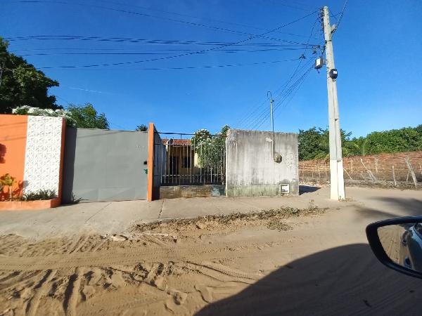 Vende-se em Pacajus-CE  Casa, 86.55 de área privativa, 210.00 de área do terreno,  2_qto(s), a.serv, WC, 1_sala(s), cozinha, 2_vaga(s) de garagem.