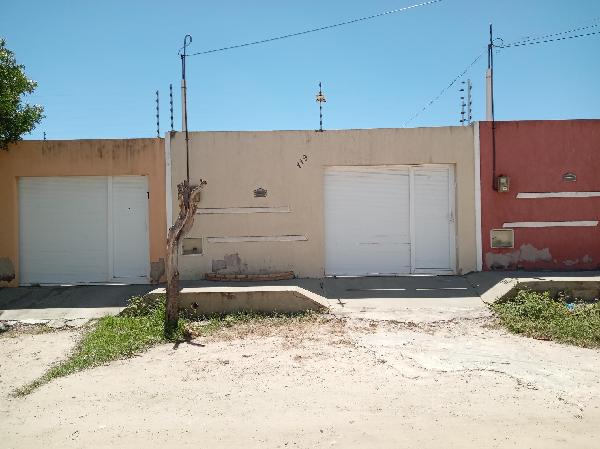 Vende-se em Quixada-CE  Casa, 91.68 de área total, 91.68 de área privativa, 171.00 de área do terreno,  2_qto(s), a.serv, WC, 1_sala(s), cozinha.
