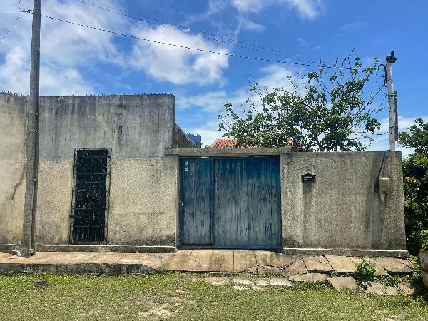 Vende-se em Paracuru-CE  Casa, 67.00 de área total, 67.00 de área privativa, 154.80 de área do terreno,  2_qto(s), a.serv, WC, 1_sala(s), cozinha, 1_vaga(s) de garagem.