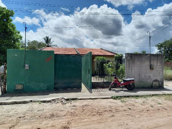 Vende-se em Pacajus-CE  Casa, 86.55 de área privativa, 187.20 de área do terreno,  2_qto(s), varanda, a.serv, WC, 1_sala(s), cozinha, 1_vaga(s) de garagem.